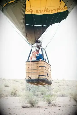 Couple arriving to the reception in a hot air balloon.
