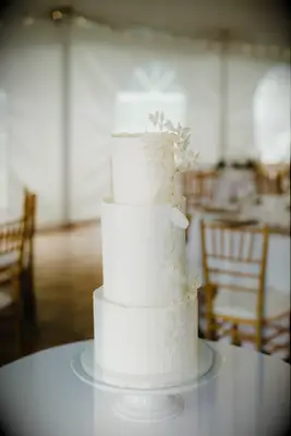 Boho three-tier cake with dried foliage decorations