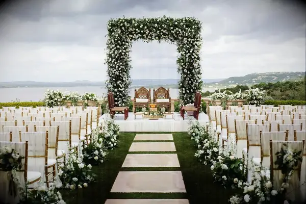 The white wedding aesthetic is famous for a reason, no?