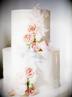 Simple White Cake with Roses