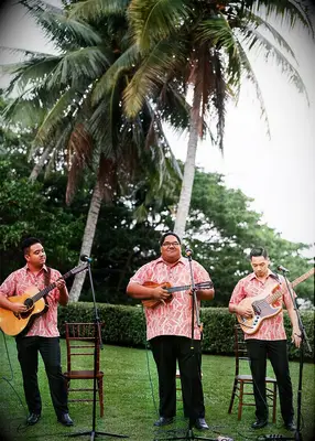 Hawaiian musicians at wedding