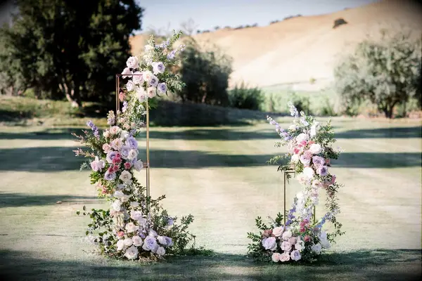 Pastel purple arch with opening at the top