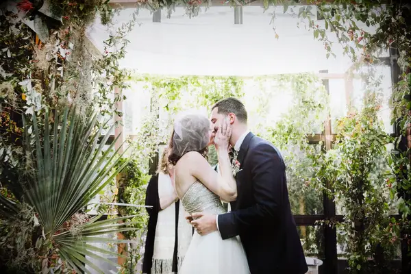 Couples first kiss with hands on face pose