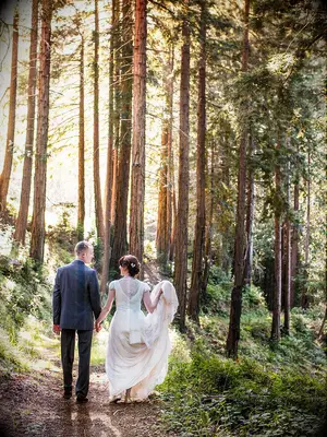 Golden hour couple pose idea for wedding day photos