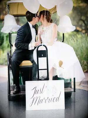 Couple pose idea during the wedding day grand exit