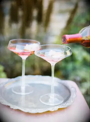 Rosé spritzer mocktail for dry wedding