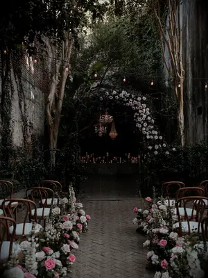 outdoor wedding venues museum courtyard