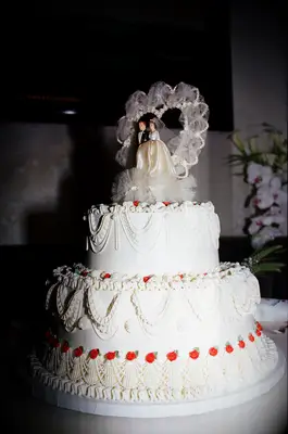 Vintage styled wedding cake