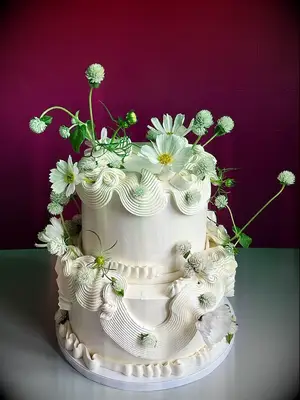 Wavy piping wedding cake