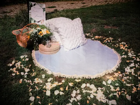 Picnic-inspired sitting area garden wedding idea