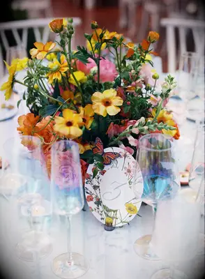 Cheerful garden wedding centerpiece idea