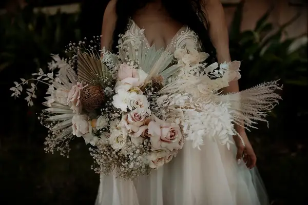 Glam bohemian wedding bouquet