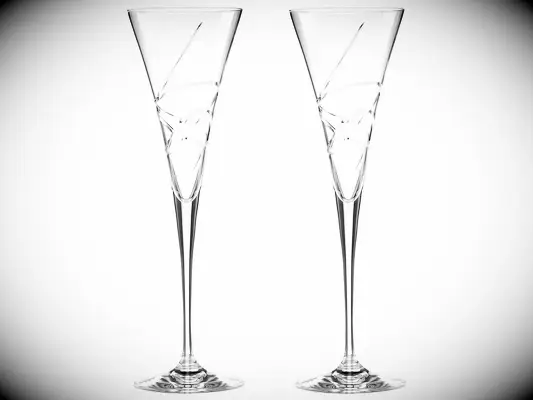 Trumpet-shaped crystal champagne flutes for wedding