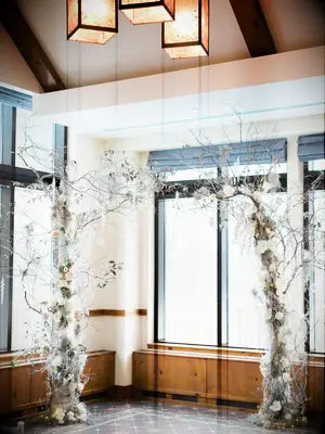 winter wedding ideas silver arch
