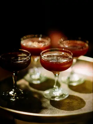 winter wedding ideas red cocktails