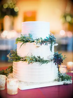 winter wedding cake idea