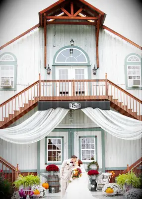 The Bluegrass Family Farm barn wedding venue