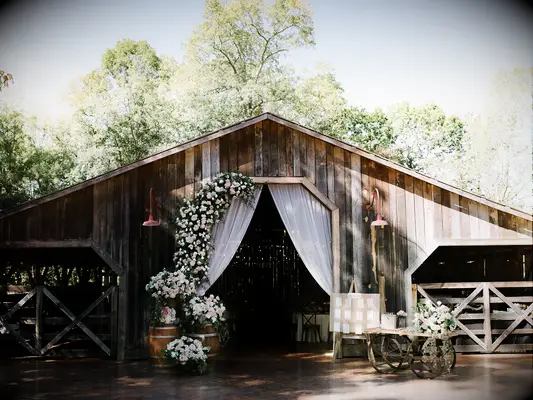 Summerfield Farms barn wedding venue