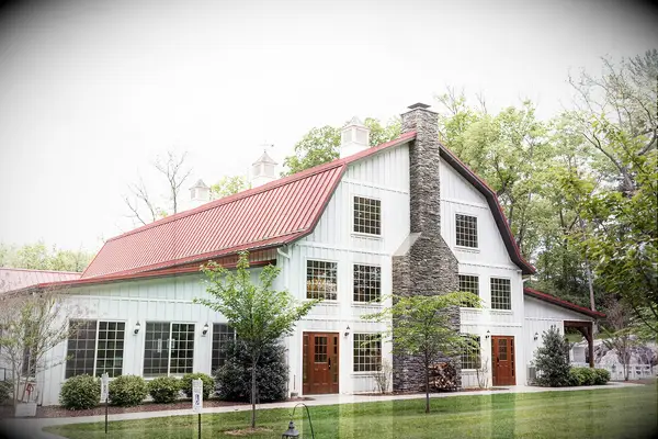 Historic Rosemont Springs barn wedding venue
