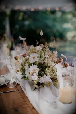 Daisy table decor