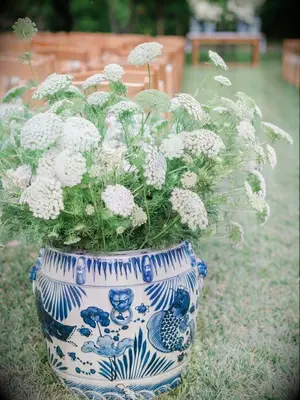 Chinoiserie vase with Queen Anne