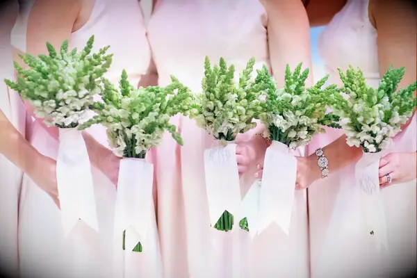 White and green snapdragon flower bouquets