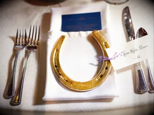 gold horseshoe wedding favor