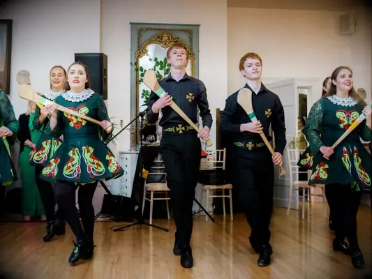 traditional Irish wedding dancers