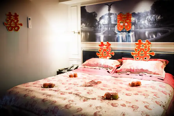 Traditional Chinese matrimonial bed