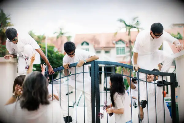 Chinese gate crashing ritual