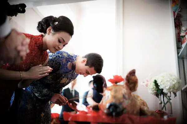 Couple bowing during Chinese tea ceremony