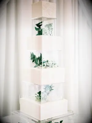 modern cube wedding cake with acrylic dividers