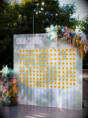 A 70s-themed summery table board.