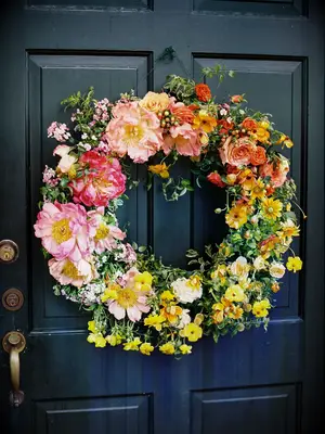 A summery floral wreath.