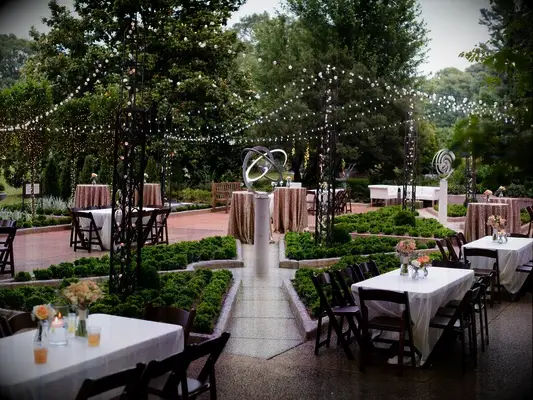 Garden wedding venue in Memphis, Tennessee.