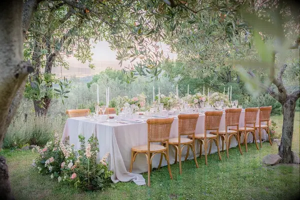 outdoor floral table settings for your spring boho wedding