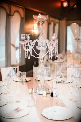 Chandelier centerpiece for Great Gatsby inspired wedding
