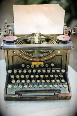 Vintage typewriter Great Gatsby themed wedding decor