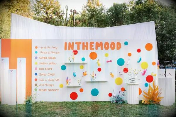 Mood ring card display for a 60s-themed wedding reception