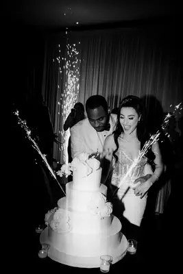 Four-tiered wedding cake with sparklers for a glam wedding