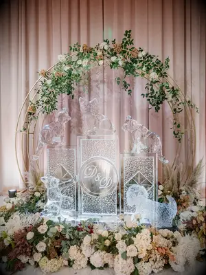 Pet-themed wedding ice sculpture for your reception