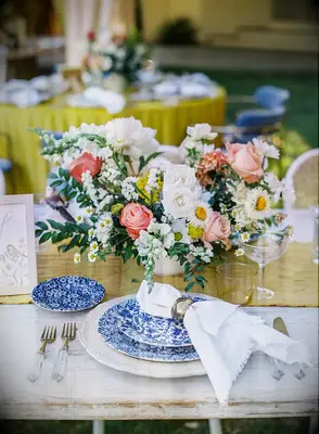 Cheerful wedding florals