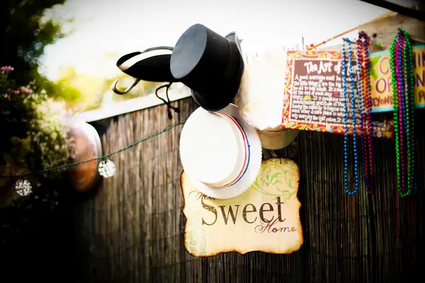 Hats and beaded necklaces for your wedding photo booth