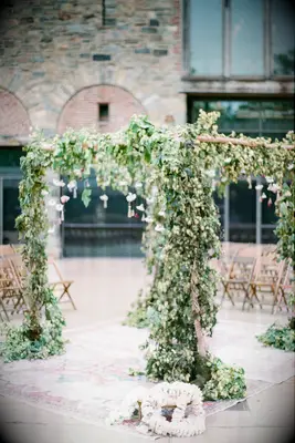 Green mandap covered in hops garland