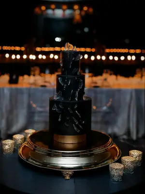 Black fall-themed wedding cake