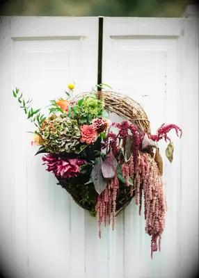 Rustic flower wreath at a fall wedding