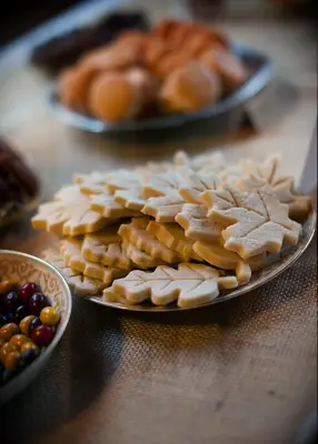 Leaf-shaped cookies at a fall wedding