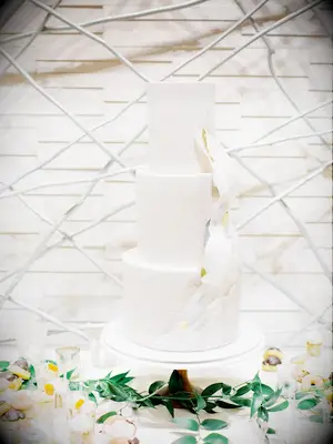 Modern three-tier wedding cake with ruffles