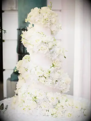 elegant wedding cake