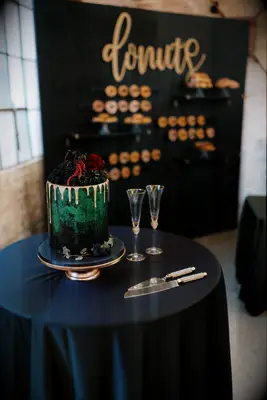 Green and gold wedding cake